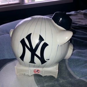New York Yankees piggy bank collectable